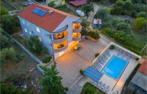 Bazén v ubytovaní Holiday Home Ivusini Xiv V alebo v jeho blízkosti