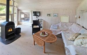 Posezení v ubytování Holiday Home Otterup With Sauna 303 + 8 fotografií