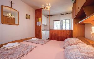 Posteľ alebo postele v izbe v ubytovaní Awesome Apartment In Crikvenica
