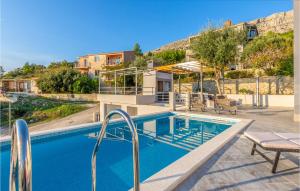 Bazén v ubytování Three-Bedroom Holiday Home In Jesenice nebo v jeho okolí + 46 fotografií