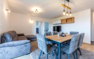Kuchyňa alebo kuchynka v ubytovaní 2 Bedroom Stunning Apartment In Solin