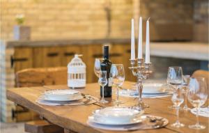 Băuturi la Two-Bedroom Holiday Home In Zagreb