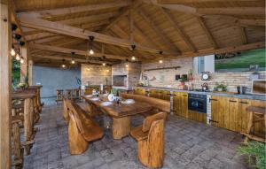 O bucătărie sau chicinetă la Two-Bedroom Holiday Home In Zagreb
