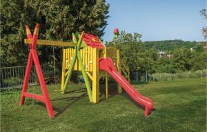 Zona de joacă pentru copii de la Two-Bedroom Holiday Home In Zagreb +41 fotografii