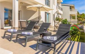 Posezení v ubytování 5 Bedroom Amazing Home In Jesenice