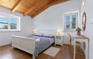 Postel nebo postele na pokoji v ubytování Villa Irena Funtana