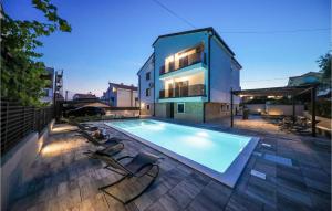Bazén v ubytovaní Beautiful Apartment In Zadar With Wifi alebo v jeho blízkosti
