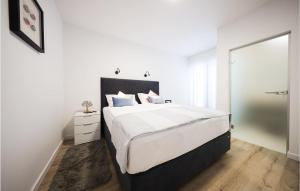 Posteľ alebo postele v izbe v ubytovaní Beautiful Apartment In Zadar With Wifi