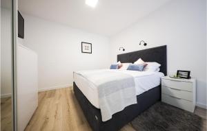 Posteľ alebo postele v izbe v ubytovaní Beautiful Apartment In Zadar With Wifi