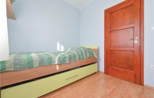 Posteľ alebo postele v izbe v ubytovaní Three-Bedroom Holiday Home In Sibenik