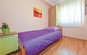 Posteľ alebo postele v izbe v ubytovaní Three-Bedroom Holiday Home In Sibenik