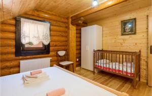 Posteľ alebo postele v izbe v ubytovaní 4 Bedroom Beautiful Home In Otocac