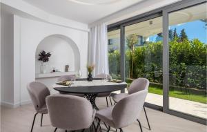Κήπος έξω από το 3 Bedroom Beach Front Apartment In Krk