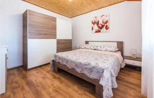 Posteľ alebo postele v izbe v ubytovaní 3 Bedroom Stunning Apartment In Skradin