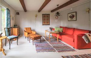 Posezení v ubytování Pet Friendly Home In Hästveda With Wifi