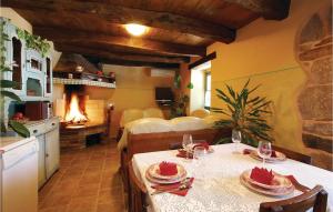 Postel nebo postele na pokoji v ubytování Holiday Home Frki V