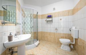 Kúpeľňa v ubytovaní Cozy Apartment In Labin With Sauna