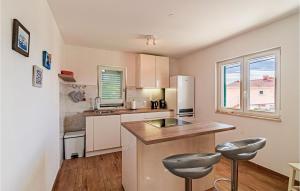 Η κουζίνα ή μικρή κουζίνα στο Three-Bedroom Holiday Home In Nova