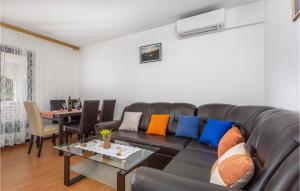 a living room with a couch and a table at Beautiful Apartment In Pinezici in Pinezici