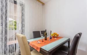 a dining room with a table with chairs and wine glasses at Beautiful Apartment In Pinezici in Pinezici