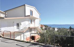 een wit huis met een trap ervoor bij One-Bedroom Apartment Dugi Rat With Sea View 06 in Dugi Rat