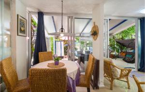 a dining room with a table and chairs at Holiday Home Sucuraj 06 in Sućuraj