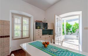 TV a/nebo společenská místnost v ubytování Three-Bedroom Holiday Home In Vela Luka