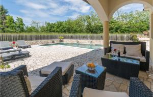 Bazén v ubytování Holiday Home Vrecari 27 nebo v jeho okolí
