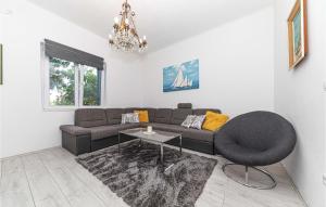 Posezení v ubytování Holiday Home Kastel Kambelovac 11
