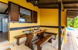 Bazén v ubytování Pet Friendly Home In Lovran nebo v jeho okolí