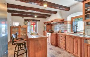 Η κουζίνα ή μικρή κουζίνα στο Lovely Home In Biograd Na Moru