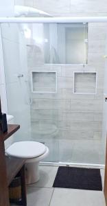 a bathroom with a shower with a toilet and a sink at Casa do Mar & Ane Ilhabela in Ilhabela