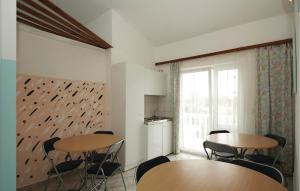 Kuchnia lub aneks kuchenny w obiekcie Lovely Home In Buje With Wifi