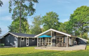 a small house with a porch and a patio at Lovely Home In Glesborg With Wifi in Fjellerup