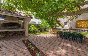 Vonkajšia záhrada v ubytovaní Stunning Home In Biograd Na Moru
