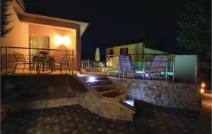 Bazén v ubytování Holiday Home Presika Cr nebo v jeho okolí