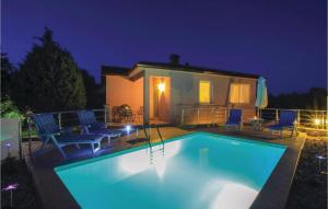 Bazén v ubytování Holiday Home Presika Cr nebo v jeho okolí