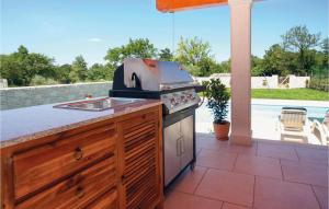 Fotografia z galérie ubytovania Holiday Home Mali Vareski Iii v destinácii Mali Vareški