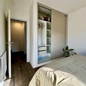 a bedroom with a bed and a walk in closet at Lo de Nieves - Casas con hermosa vista al Nevado y gran ubicación in Cachí