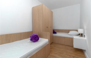 Posteľ alebo postele v izbe v ubytovaní Gorgeous Apartment In Novi Vinodolski