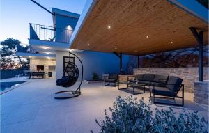 Posedenie v ubytovaní 3 Bedroom Amazing Home In Blato