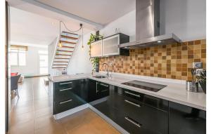 Η κουζίνα ή μικρή κουζίνα στο Gorgeous Home In Conil De La Frontera