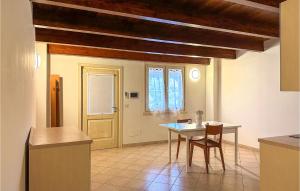 Fotografie z fotogalerie ubytování Beautiful Apartment In Lecce Nei Marsi v destinaci Gioia dei Marsi