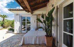 Postel nebo postele na pokoji v ubytování Three-Bedroom Holiday Home In Stifanici + 29 fotografií