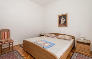 Postel nebo postele na pokoji v ubytování 3 Bedroom Nice Apartment In Barbat-Rab