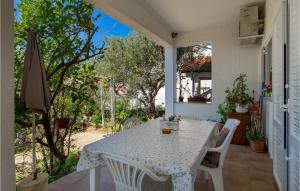 Fotografie z fotogalerie ubytování 3 Bedroom Nice Apartment In Barbat-Rab v destinaci Barbat na Rabu