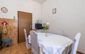 Fotografie z fotogalerie ubytování 3 Bedroom Nice Apartment In Barbat-Rab v destinaci Barbat na Rabu