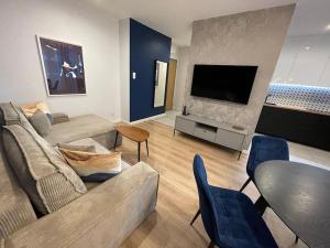 Televízia a/alebo spoločenská miestnosť v ubytovaní Apartment Wola Tower