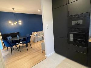 Kuchyňa alebo kuchynka v ubytovaní Apartment Wola Tower