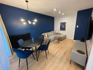 Televízia a/alebo spoločenská miestnosť v ubytovaní Apartment Wola Tower